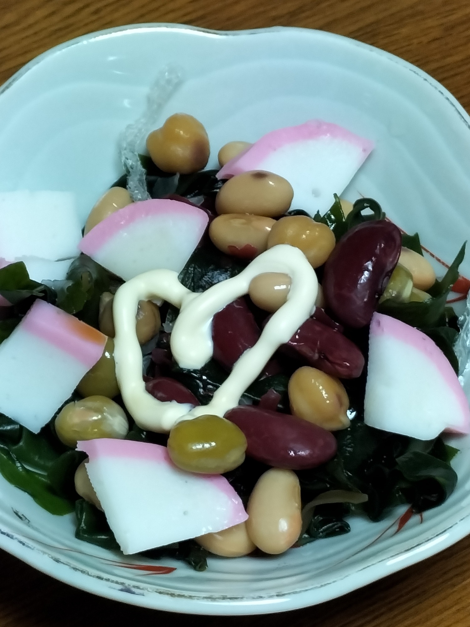 マヨ♡ｶﾜ(・∀・)ｲｲ!お豆と蒲鉾の海藻サラダ♪