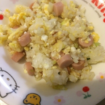 幼児食☆魚肉ソーセージとキャベツのチャーハン