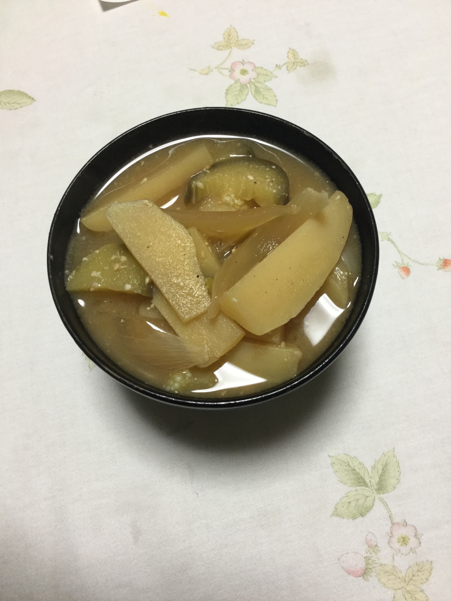 じゃがいもと水茄子の味噌汁