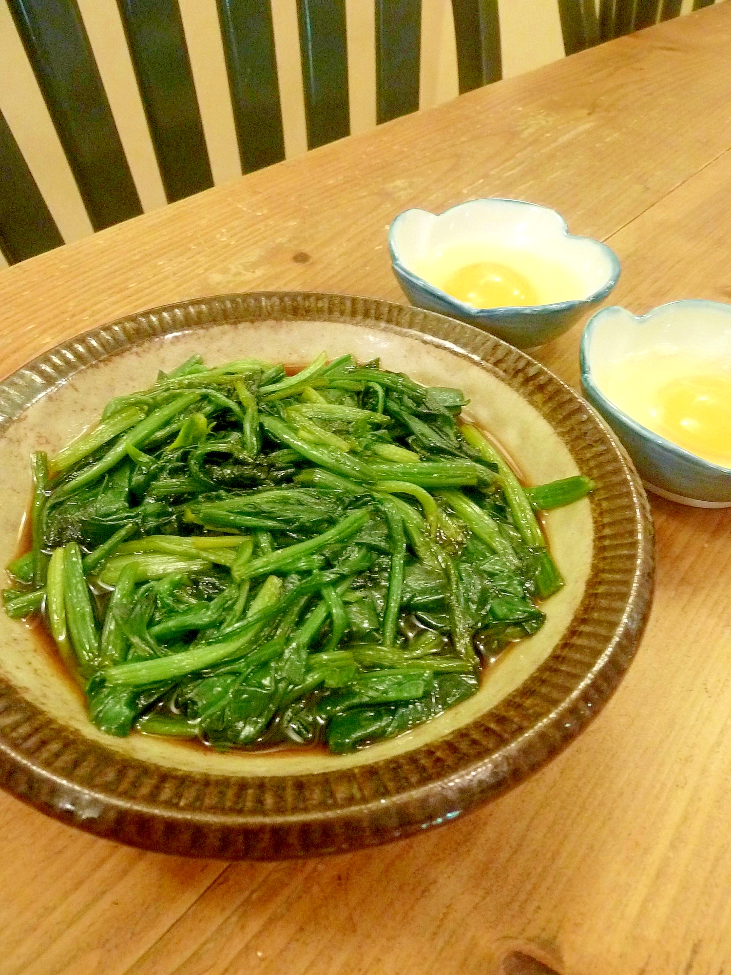 簡単新感覚♪溶き卵でほうれん草すき焼き風