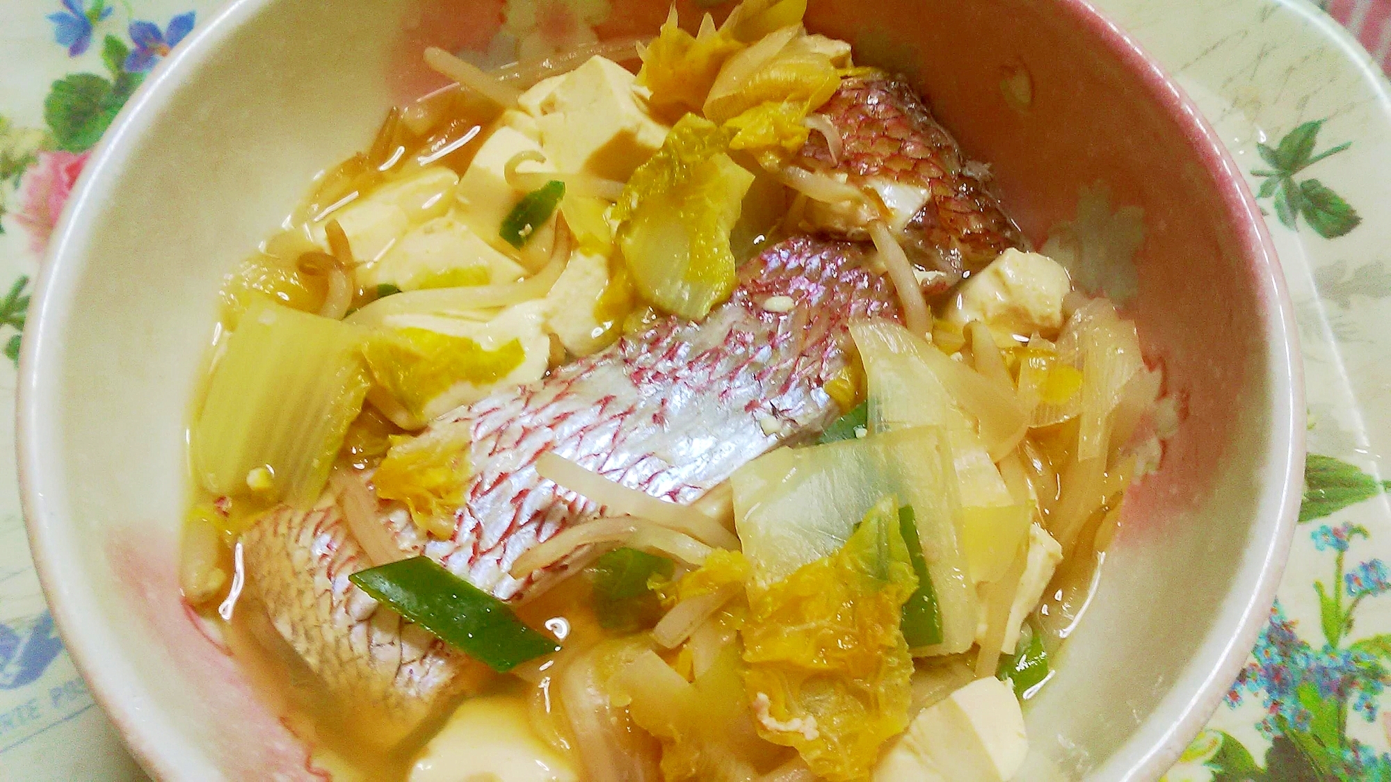 鯛と白菜、もやし、豆腐の煮物