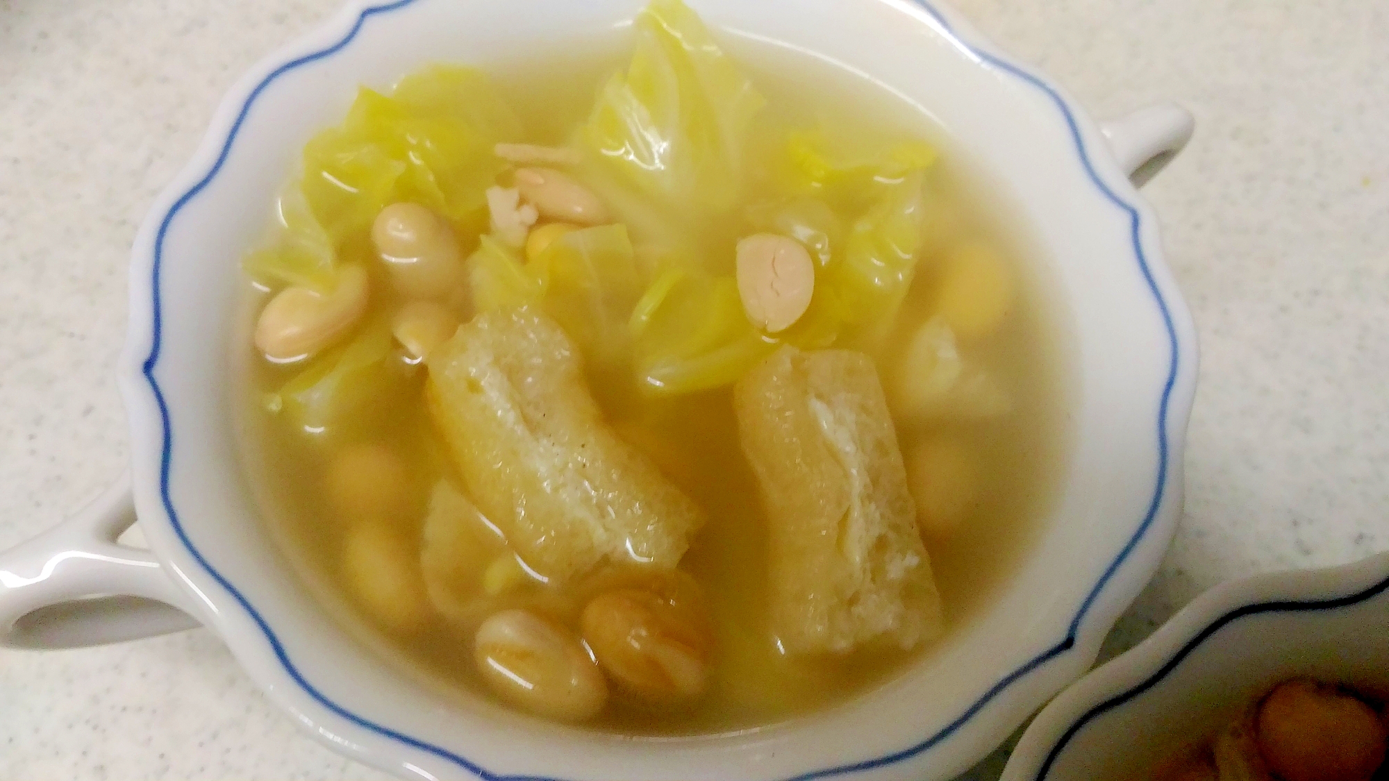 大豆と春キャベツ、あげのスープ