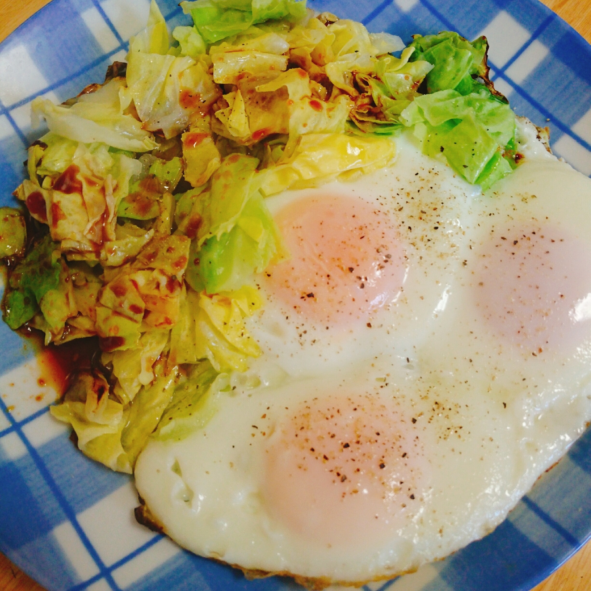 キャベツと卵の蒸し焼き 焼肉のたれがけ