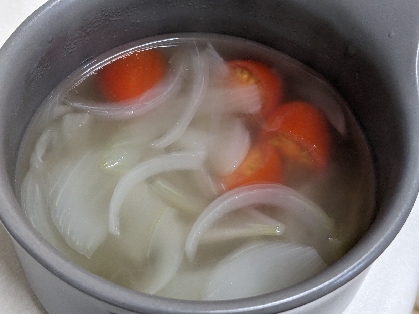 新玉ねぎとトマトのスープ