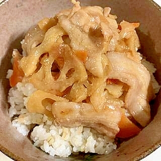 豚バラとれんこんとにんじんの甘辛炒め丼