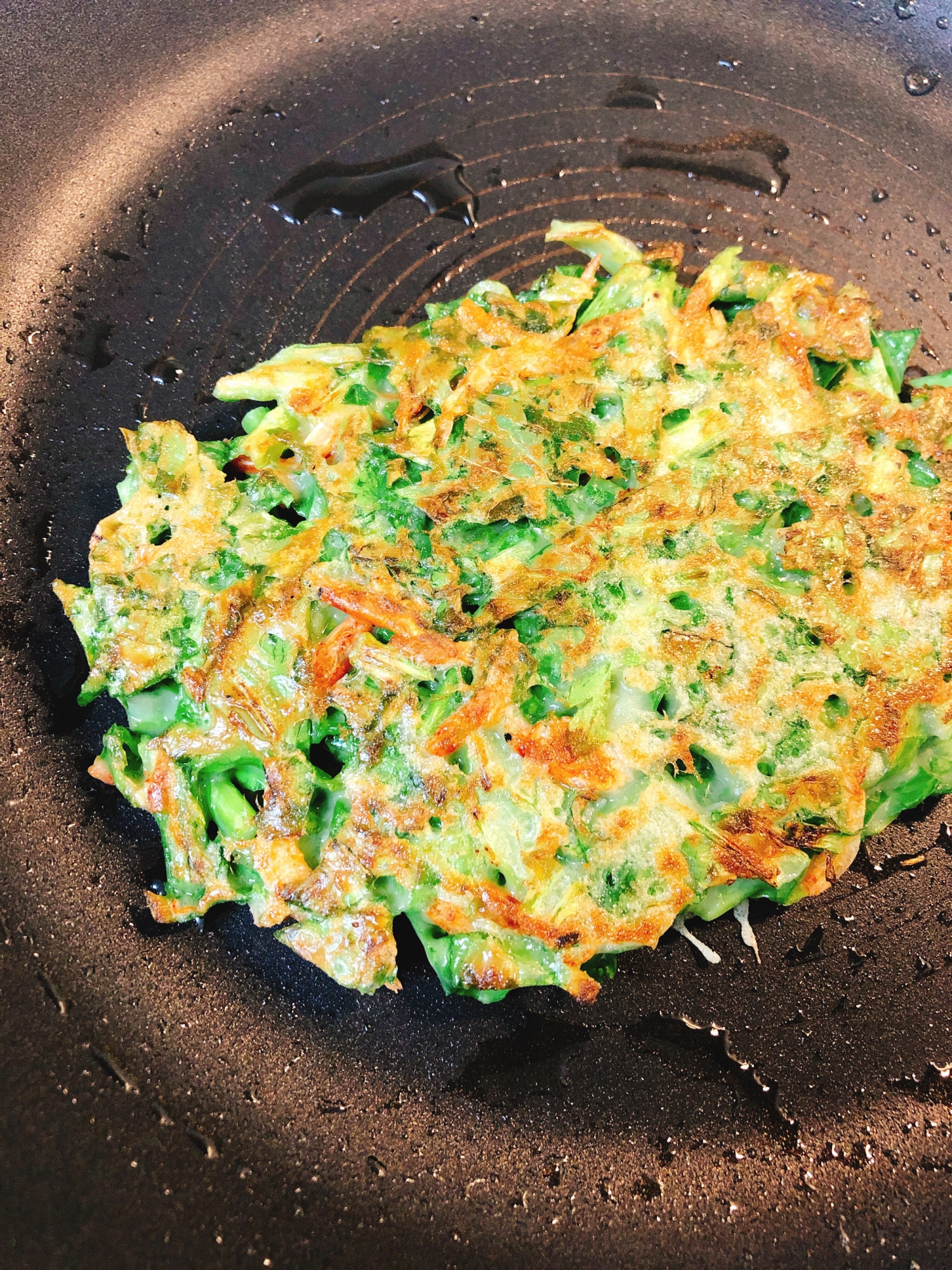 お弁当のおかずにもなる♬桜海老とかぶの葉のチヂミ