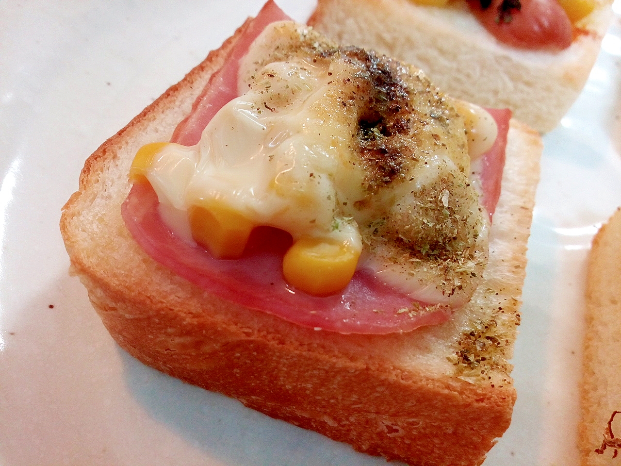 ベーコン・コーン・チーズのミニトースト