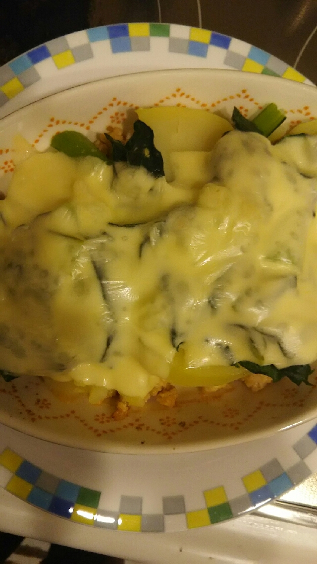 鶏ミンチと小松菜のチーズ焼き