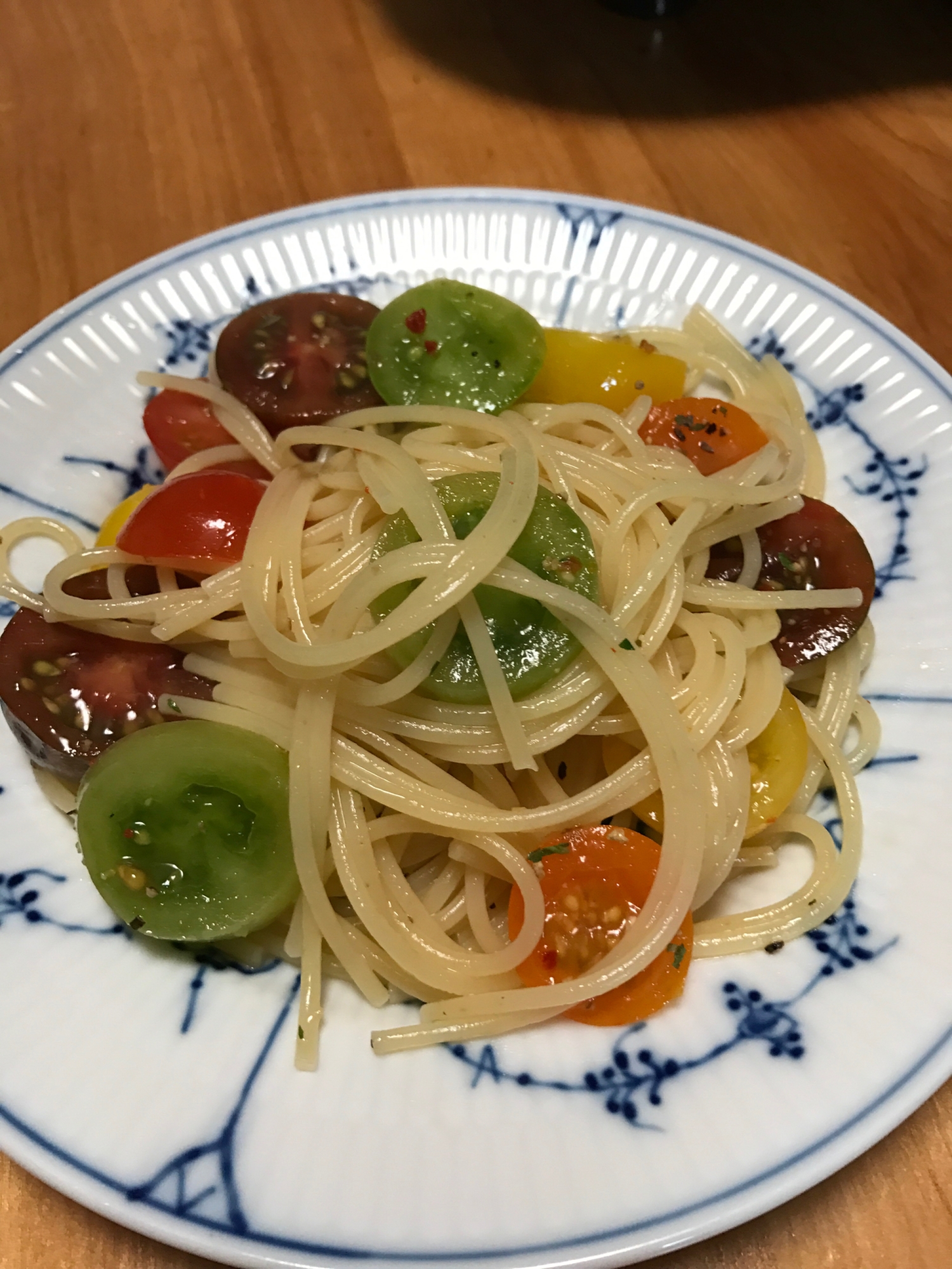 カラフルミニトマトでパスタサラダ