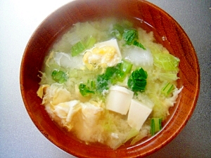 白菜と豆腐たまごの味噌汁