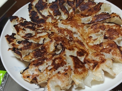 超美味しい！キャベツと玉ねぎのジューシー焼き餃子