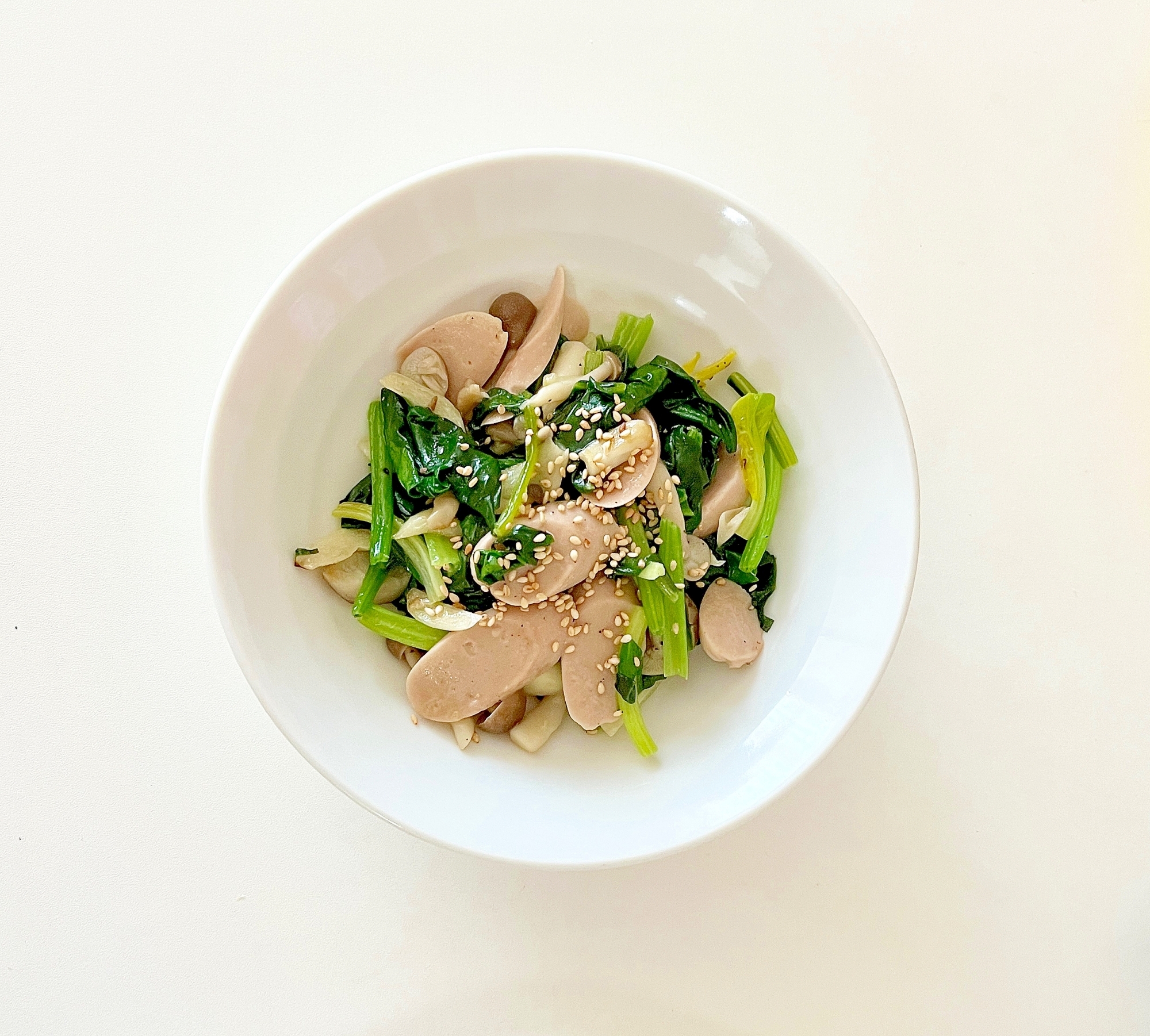 小松菜と魚肉ソーセージの胡麻炒め