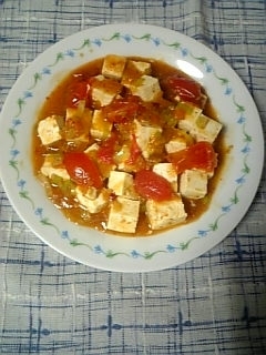 こんなに簡単に麻婆豆腐が出来るなんて感動☆
トマトの酸味とキムチソースのぴり辛が美味しかったです！！
ご馳走様でした(^0^)/