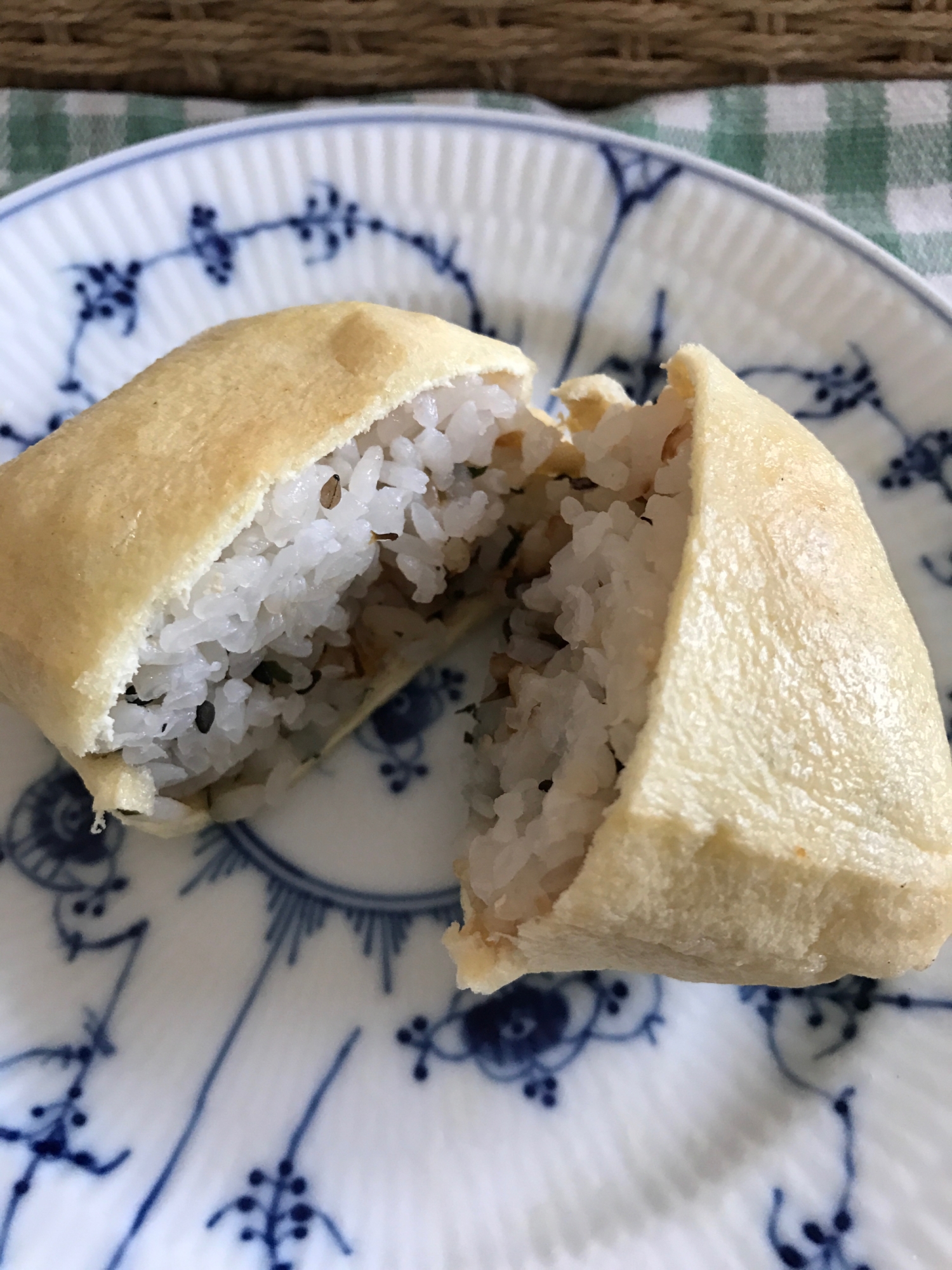 青じそごま塩こんぶごはんの油揚げ詰め焼き