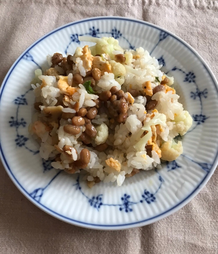 カリフラワーとセロリの葉のポン酢チャーハン