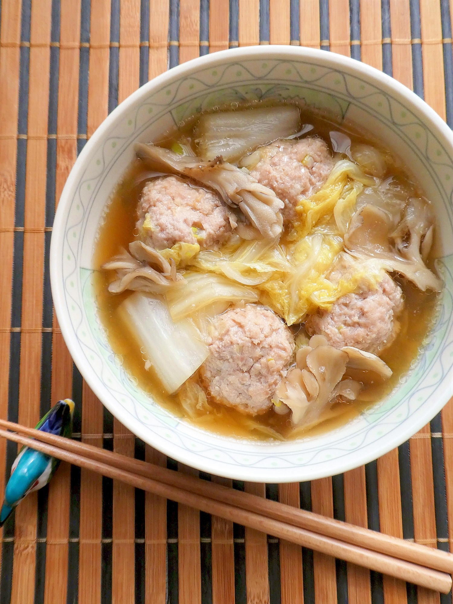 温まる～♪簡単肉団子と白菜の中華スープ煮