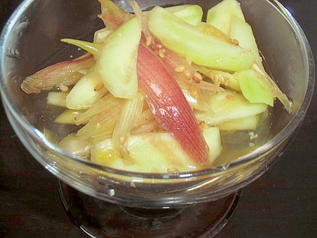 茗荷と摘果メロンの酢の物