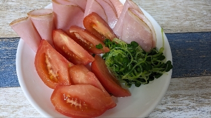 トマトとハムの簡単イタリアンサラダ