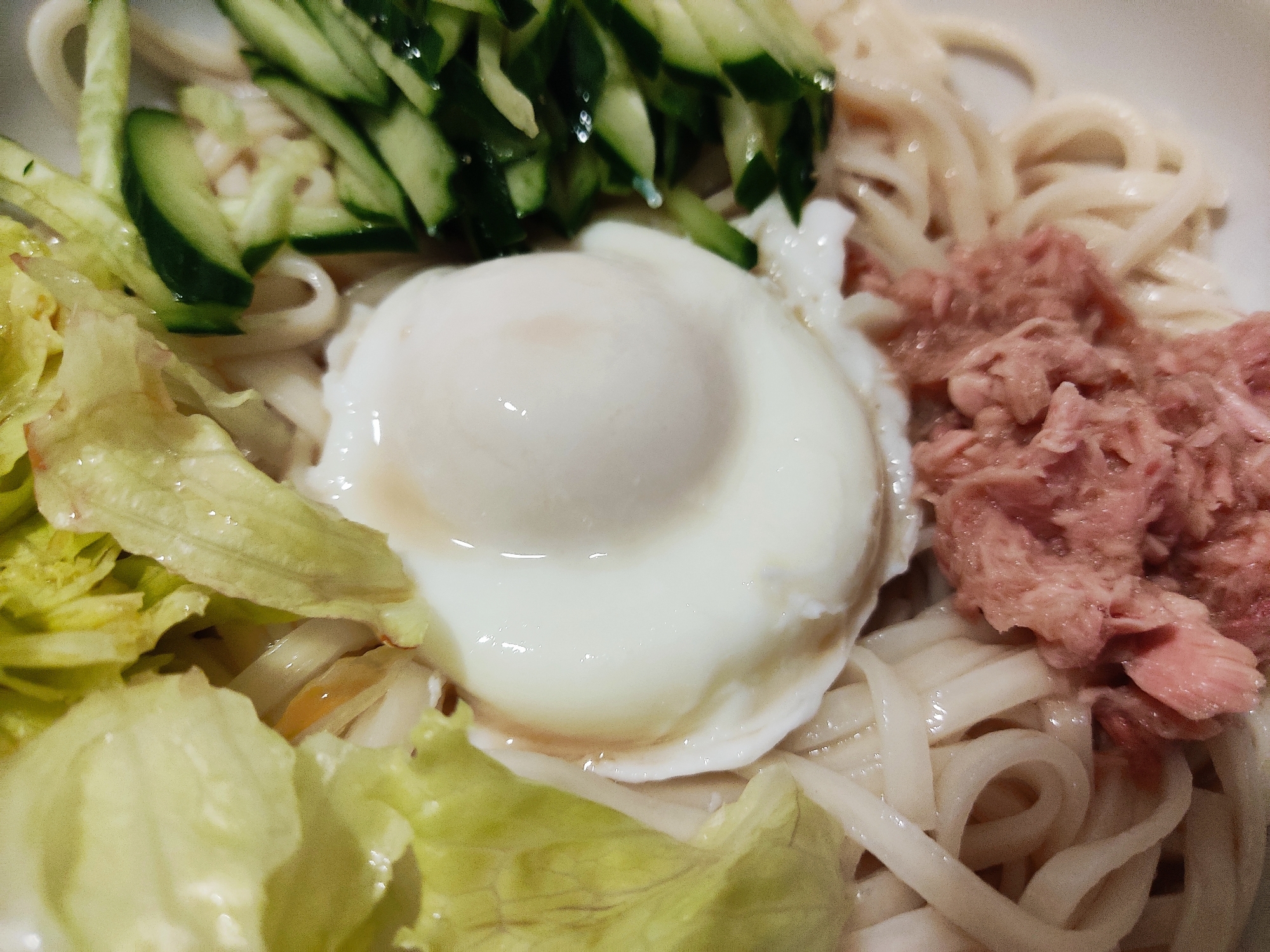 暑い日にさっぱり☆半熟卵のせ冷たいうどん