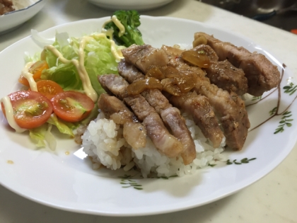 トンカツ用豚ロースで激ウマ！ガーリック醤油丼