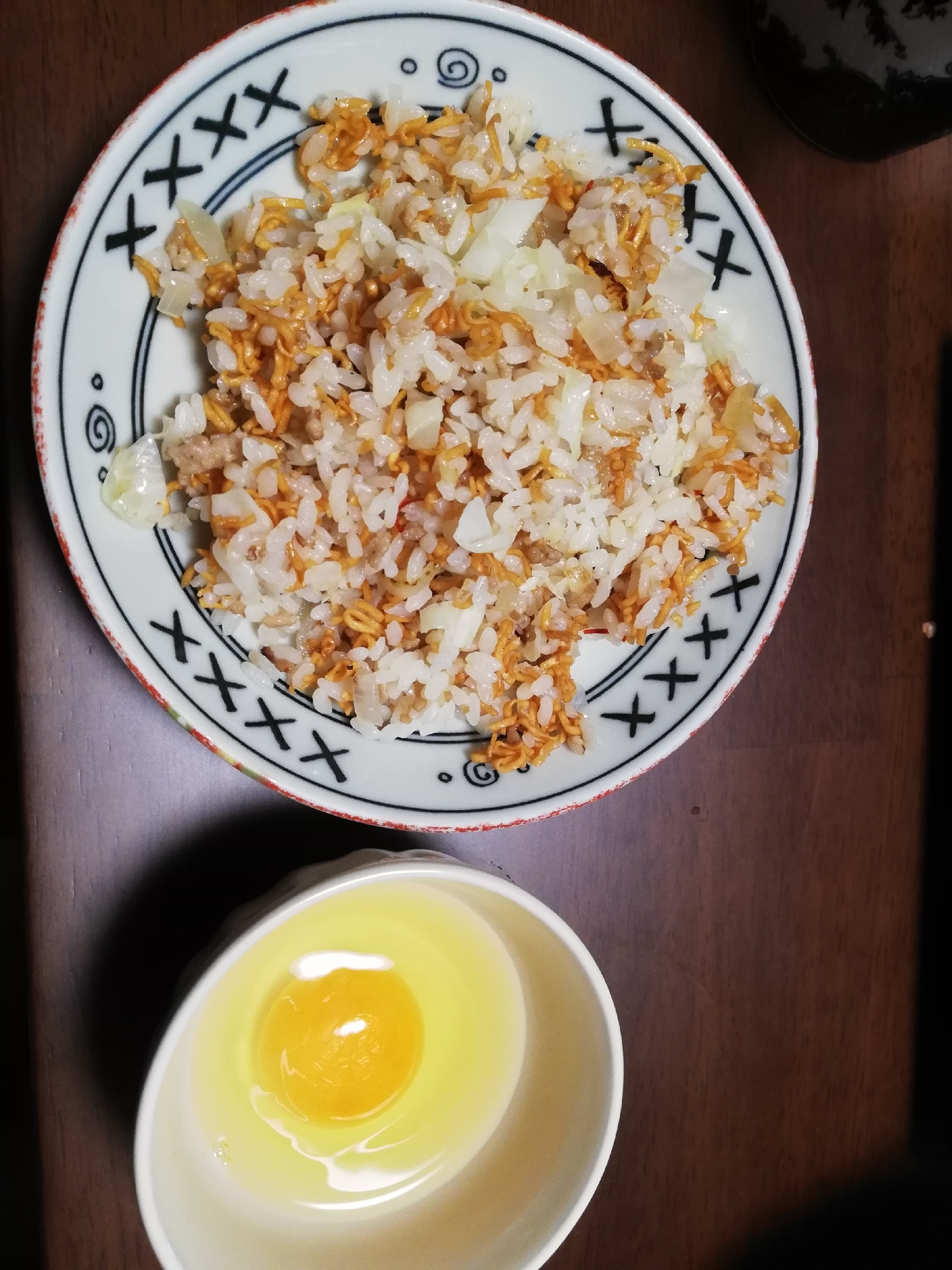 クセになる（笑）　チキンラーメン入りチャーハン