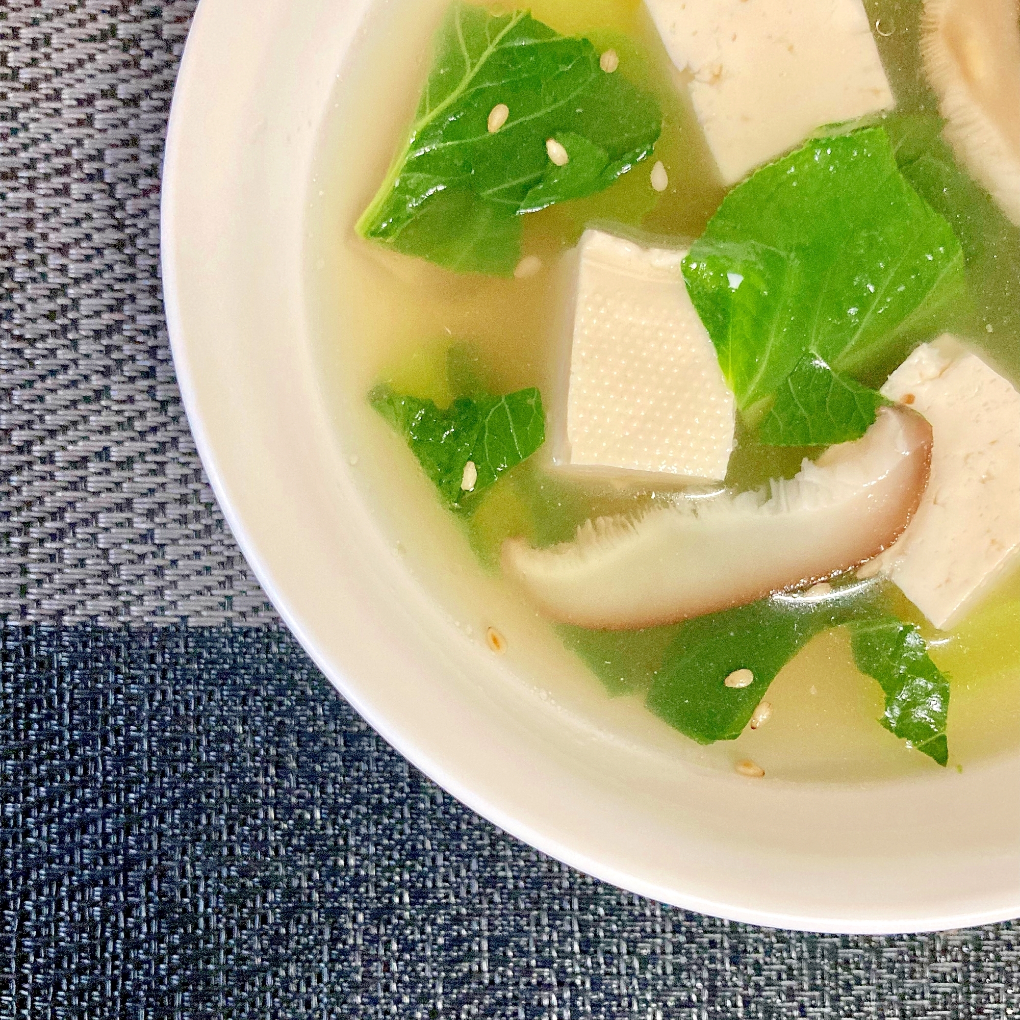 小松菜と豆腐と干ししいたけの中華風スープ