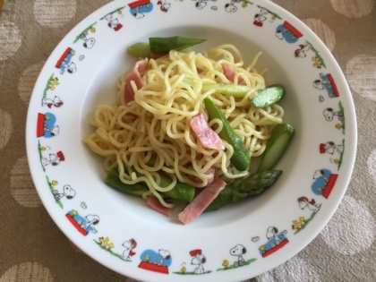 アスパラとベーコンの塩バター焼きそば