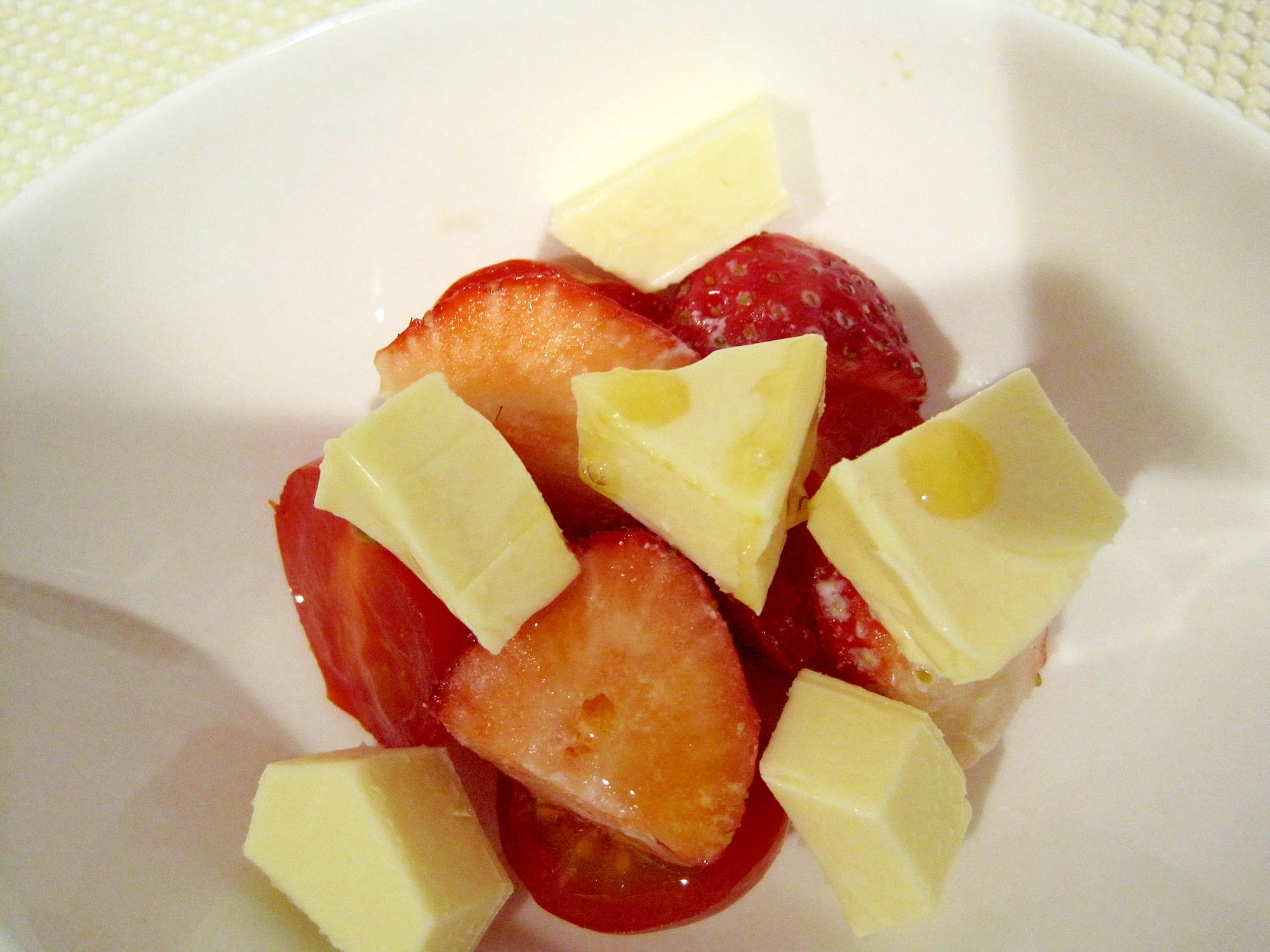 苺とミニトマトのサラダ