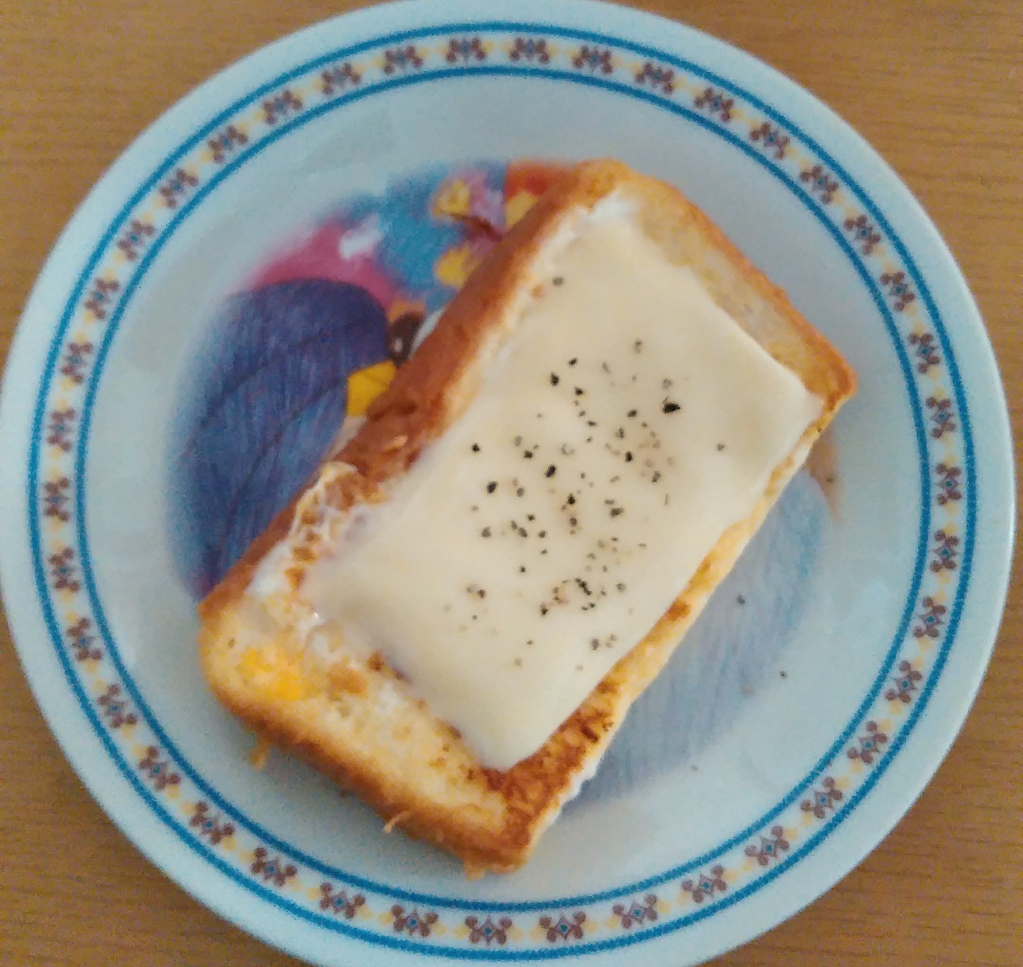 スライスチーズのせフレンチトースト