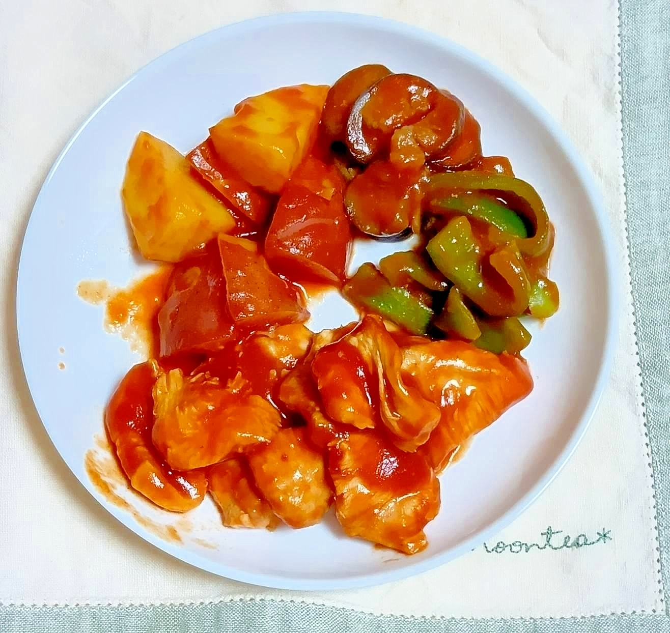 甘辛トマトチキン（鶏むね肉・じゃが・ピー・茄子）