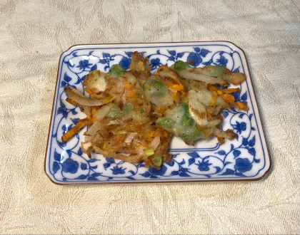 三つ葉の代わりに残り物の枝豆を入れてみました。〝残った衣を上からかける”ってポイントですね！