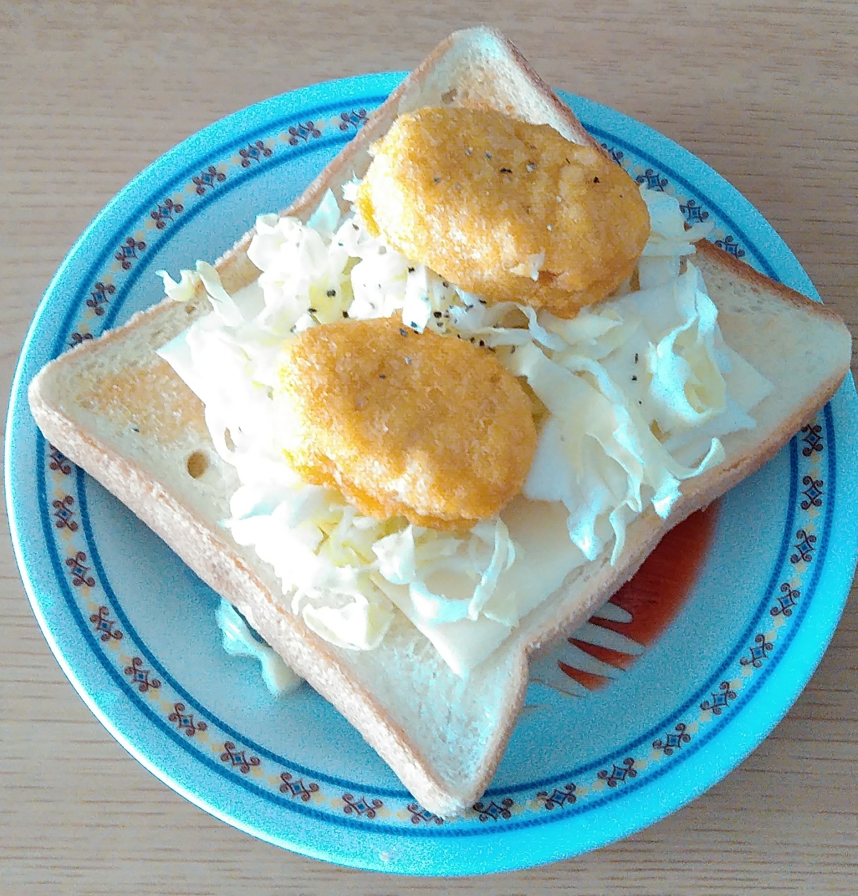 チキンナゲットとチーズキャベツトースト