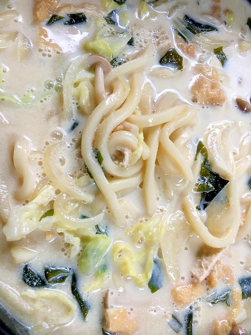 油揚げとキャベツの豆乳うどん