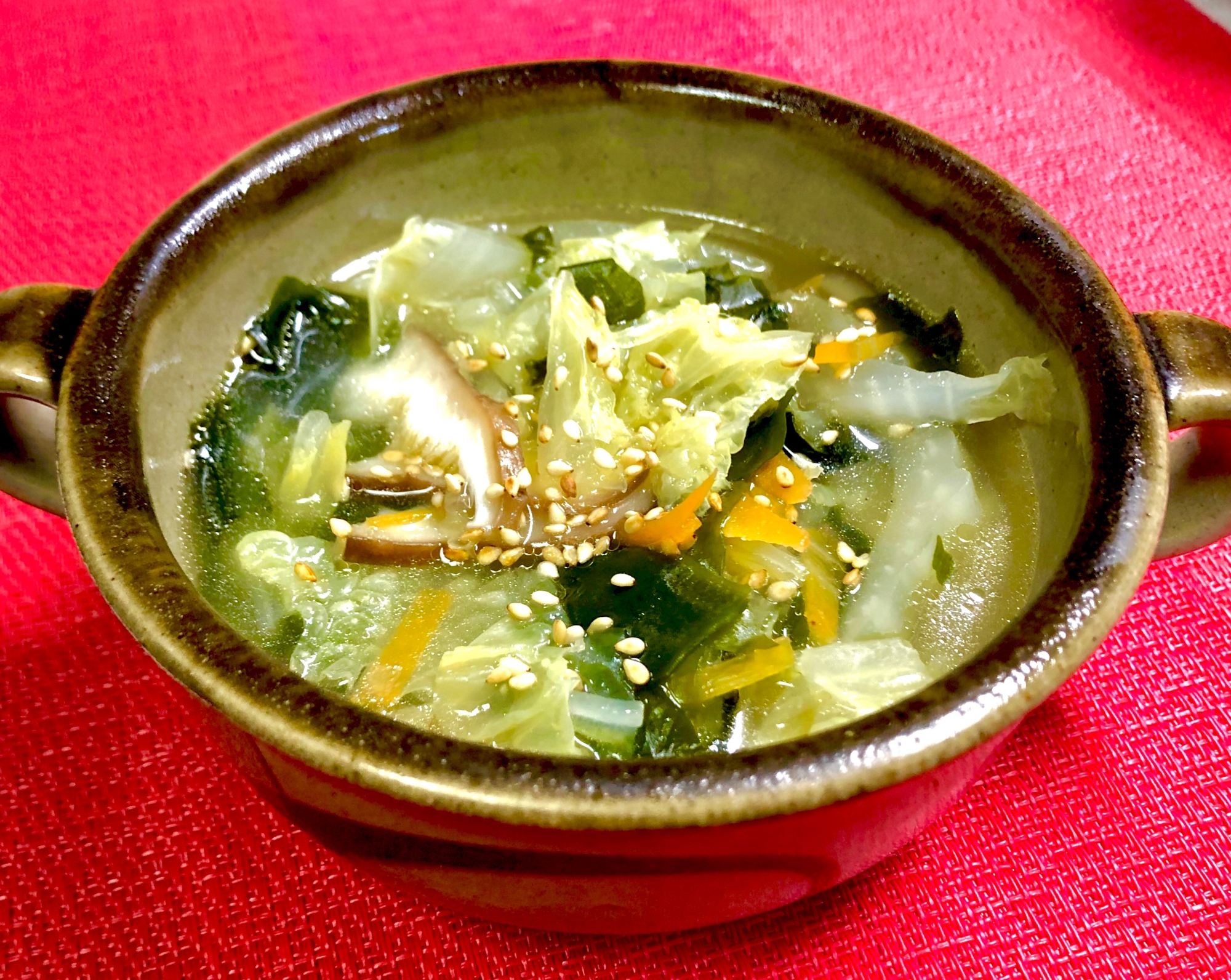 白菜と椎茸の中華風ワカメスープ