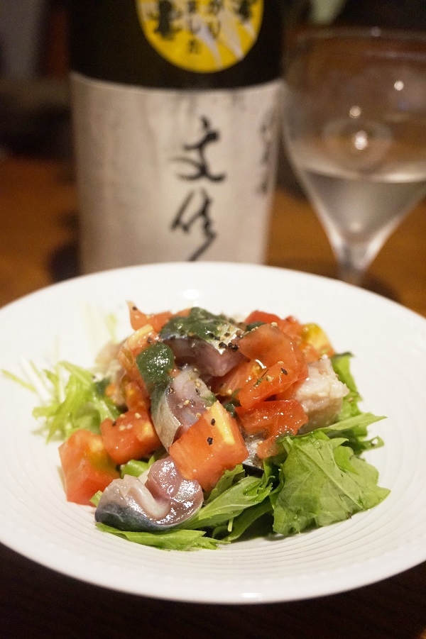 【高知食材】〆鯖とトマト、水菜のパクチーサラダ