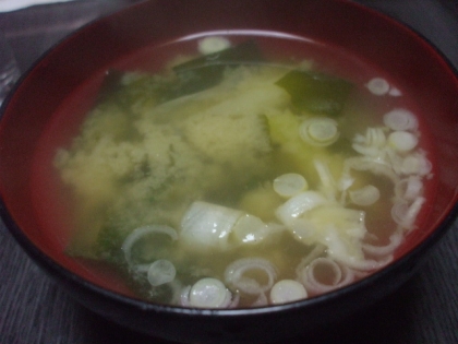 こんにちは！干しシイタケの戻し汁～美味しいですね♪しかも高血圧にもいいなんて、素晴らしいじゃないですか！！やっぱ日本人は味噌汁であったまると、幸せ感じるよね～❤