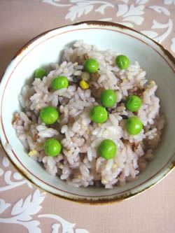 mimiさん豆ごはん雑穀米で作りました。白米の豆ごはんのつくレポでしたが見たら古代米があったのでこちらにつくレポしました♪美味しくいただきました（*^_^*）