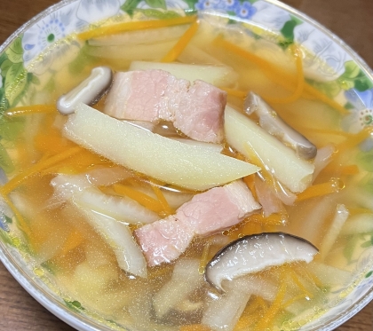 椎茸も一緒に(^｡^)
じゃがいも入りのスープ、とっても美味しかったです(o^^o)
素敵なレシピ、ありがとうございます♬