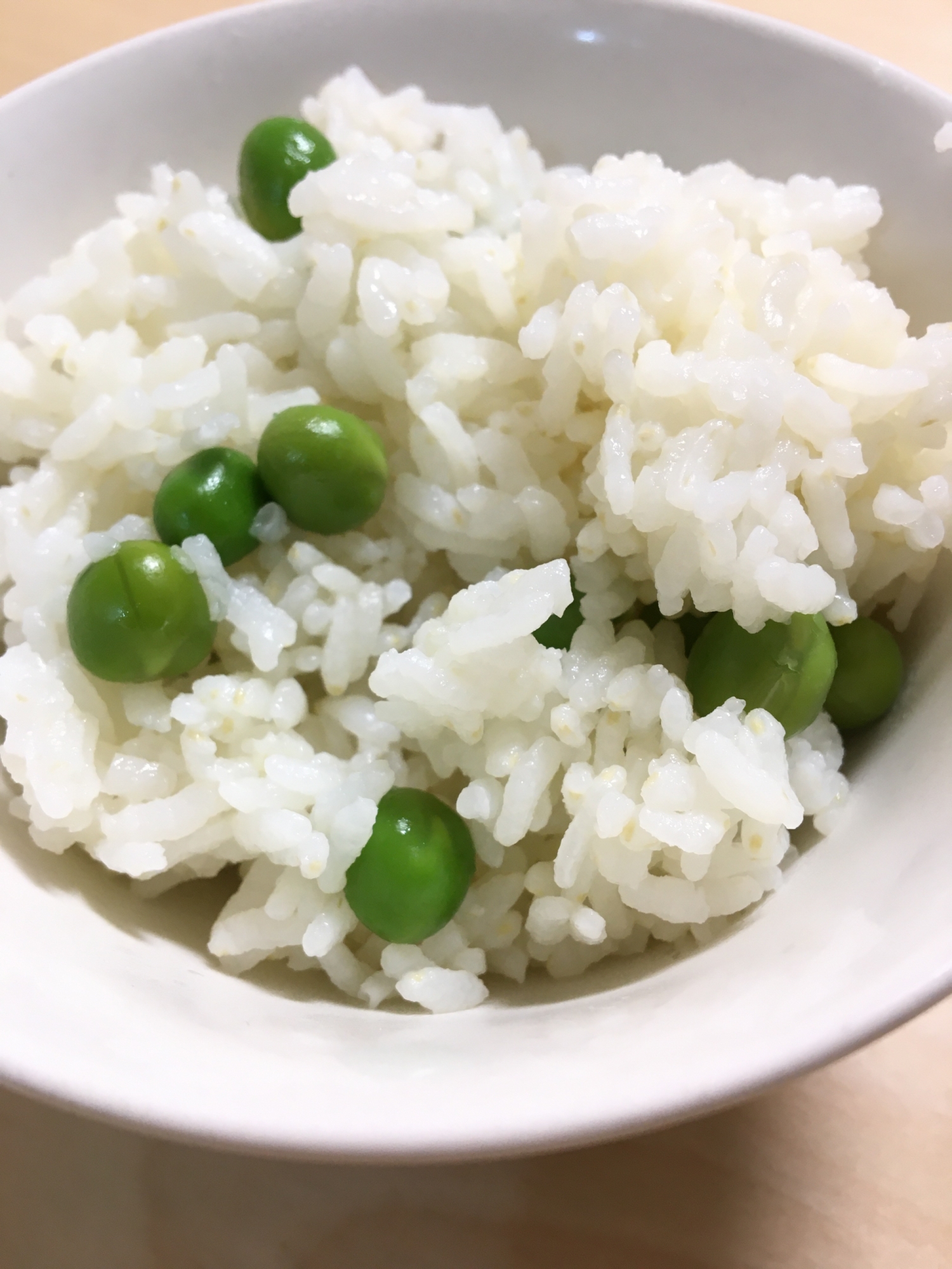 優しい甘さのえんどう豆ご飯 レシピ 作り方 By しおぱんkitchen 楽天レシピ