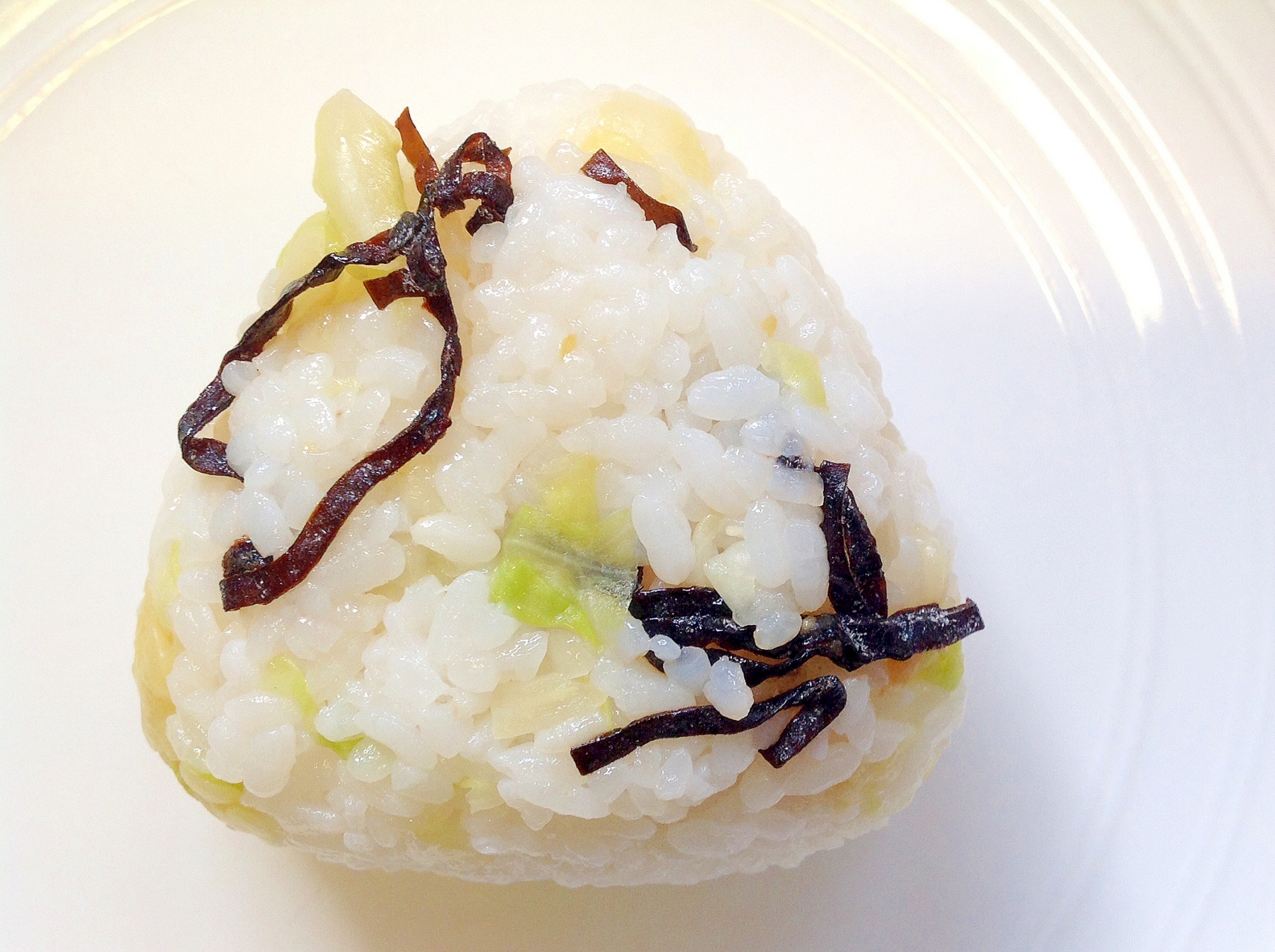 キャベツの浅漬と塩昆布のおにぎり