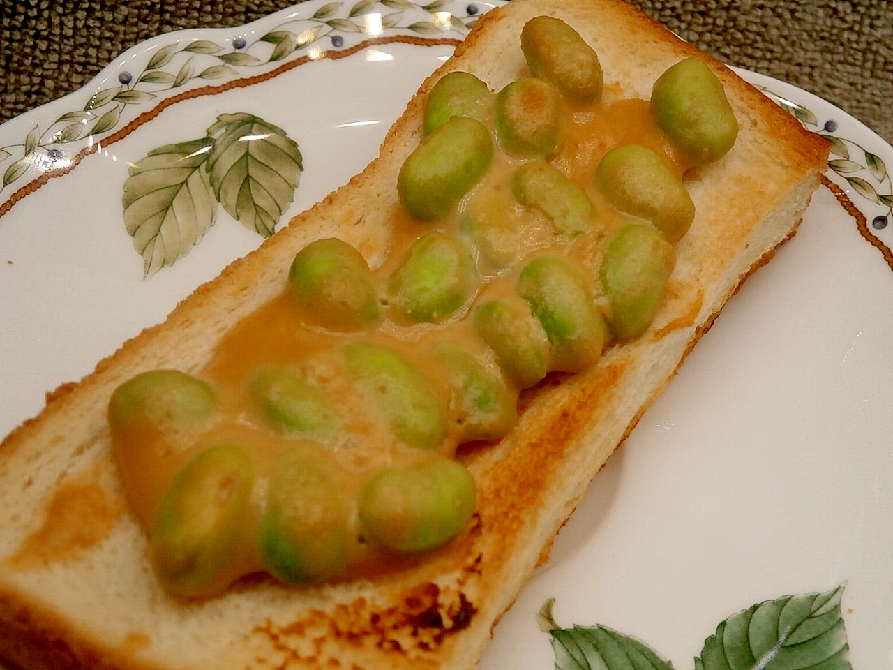 枝豆とクリームチーズ味噌のトースト