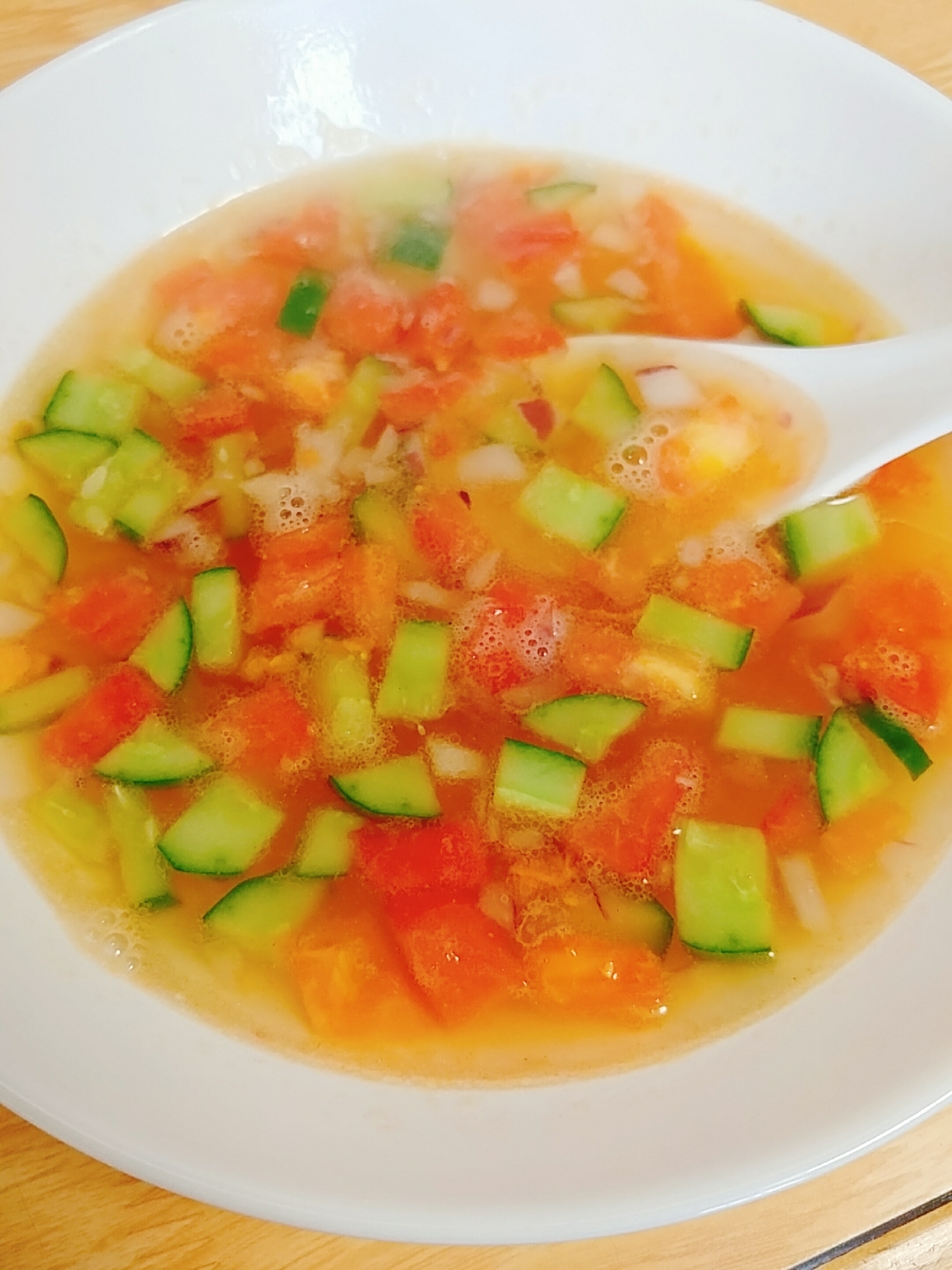 きゅうり　トマト　赤玉葱のシャンタンスープ