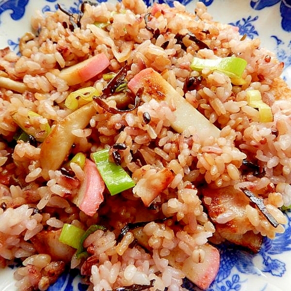 ５分！？ベーコン少々❤蒲鉾&ネギ&塩昆布チャーハン