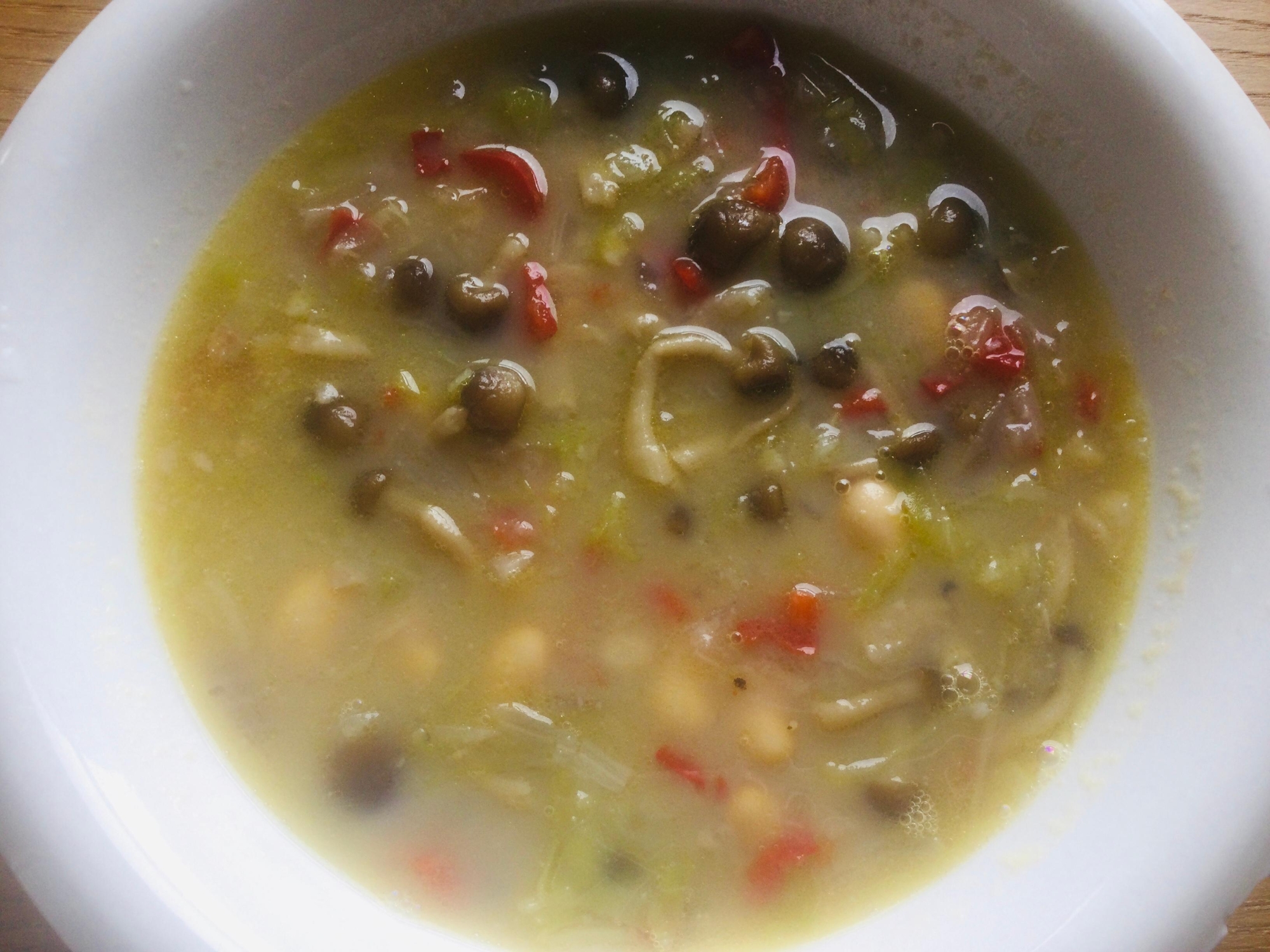 しめじと大豆とパプリカのスープ