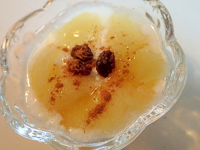 カッテージチーズとメロンとレーズンのヨーグルト♪