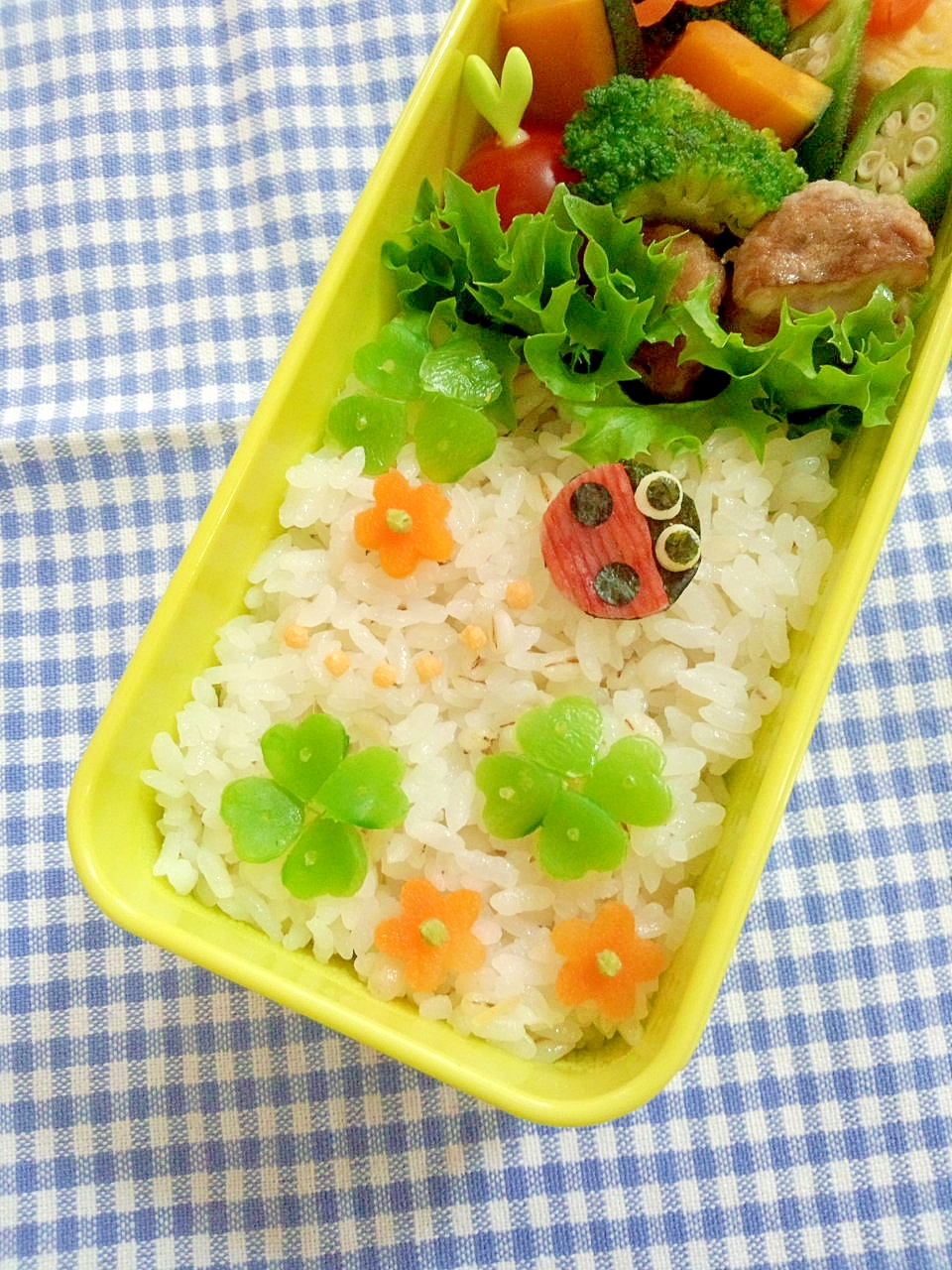 簡単キャラ弁 クローバーとてんとう虫のお弁当 レシピ 作り方 By Cherry05 楽天レシピ