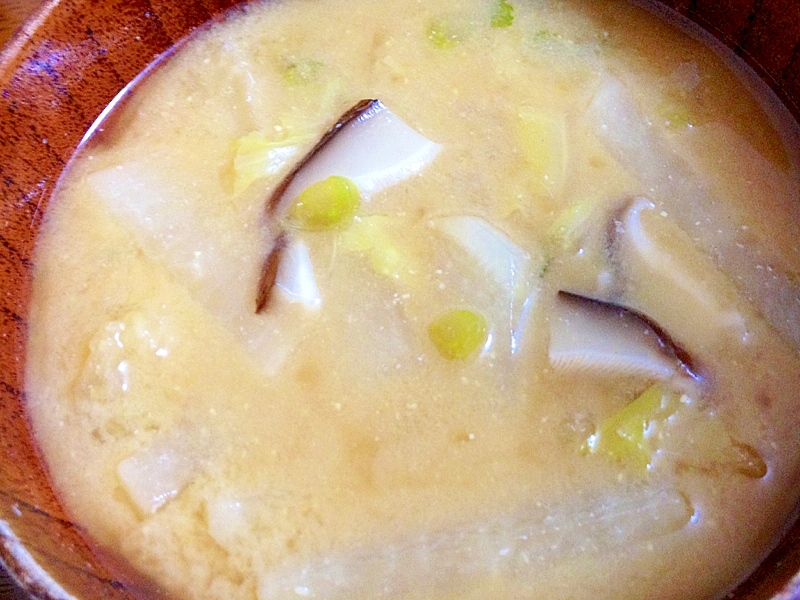 椎茸と大根白菜のお味噌汁