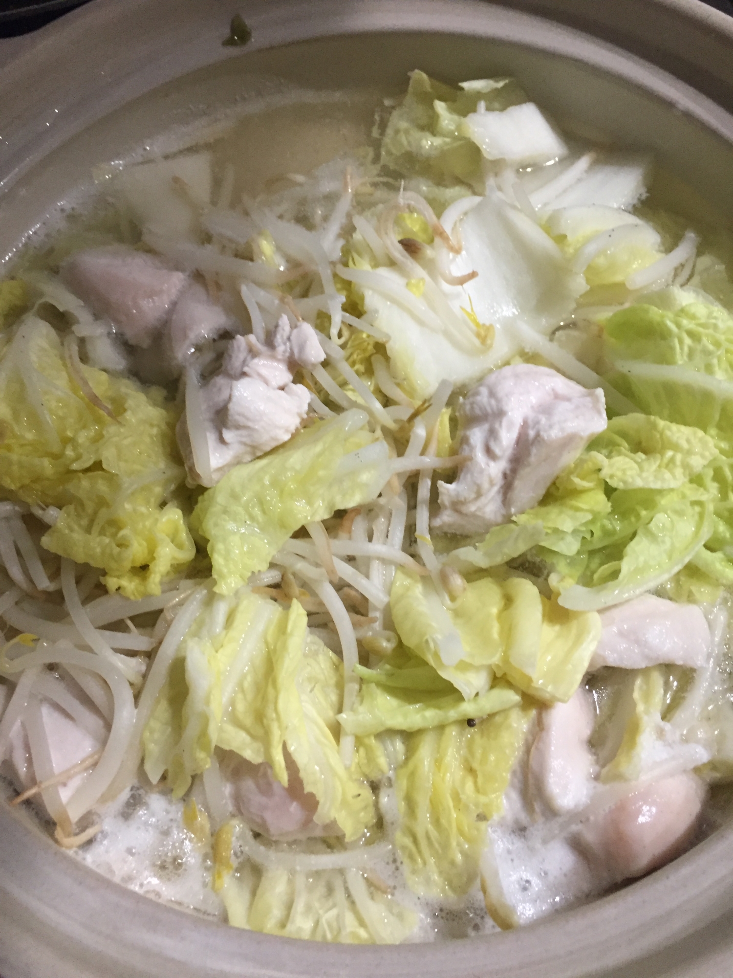 塩麹に漬けた鶏むね肉の白菜なべ