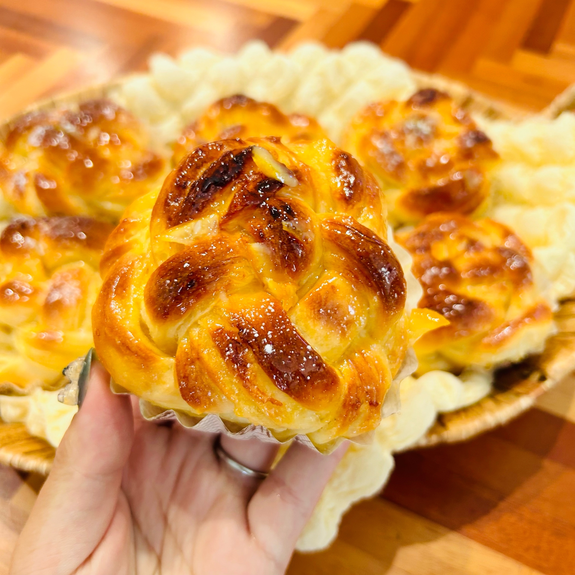 マーマレードたっぷりの編み編みパン