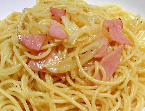 ハムと玉ねぎのパスタ☆ペペロンチーノ風